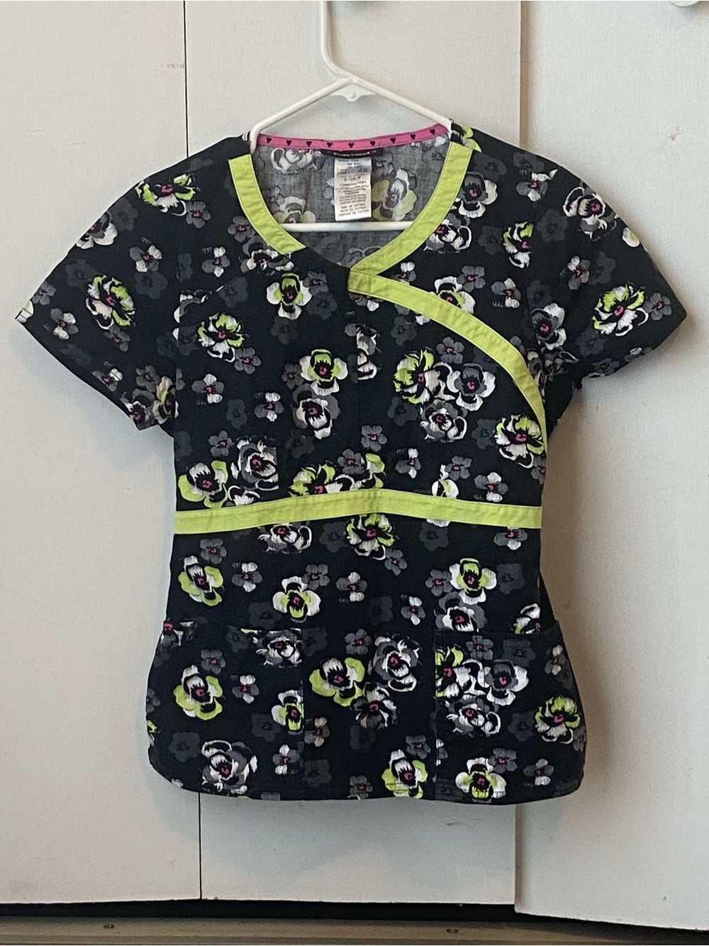 Medical scrub top size small black floral green trim Heart Soul brand